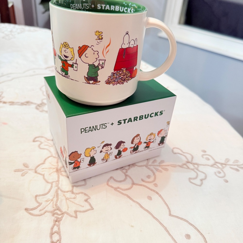 Starbucks Peanuts Snoopy Charlie Brown Fall Ceramic Mug 14oz with Box NEW